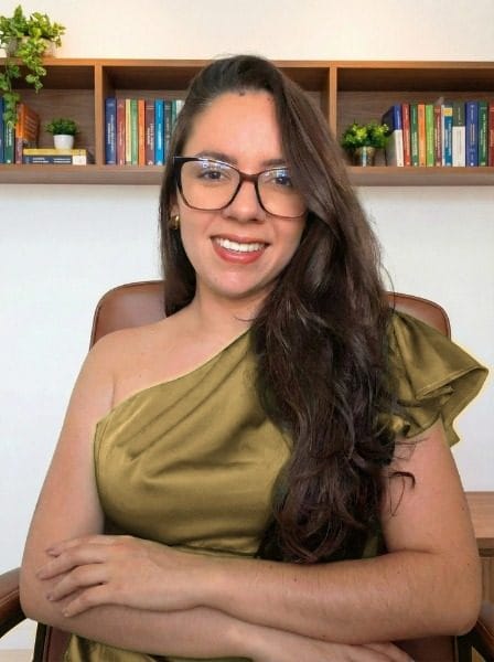 Débora Segateli, Tricologista Integrativa